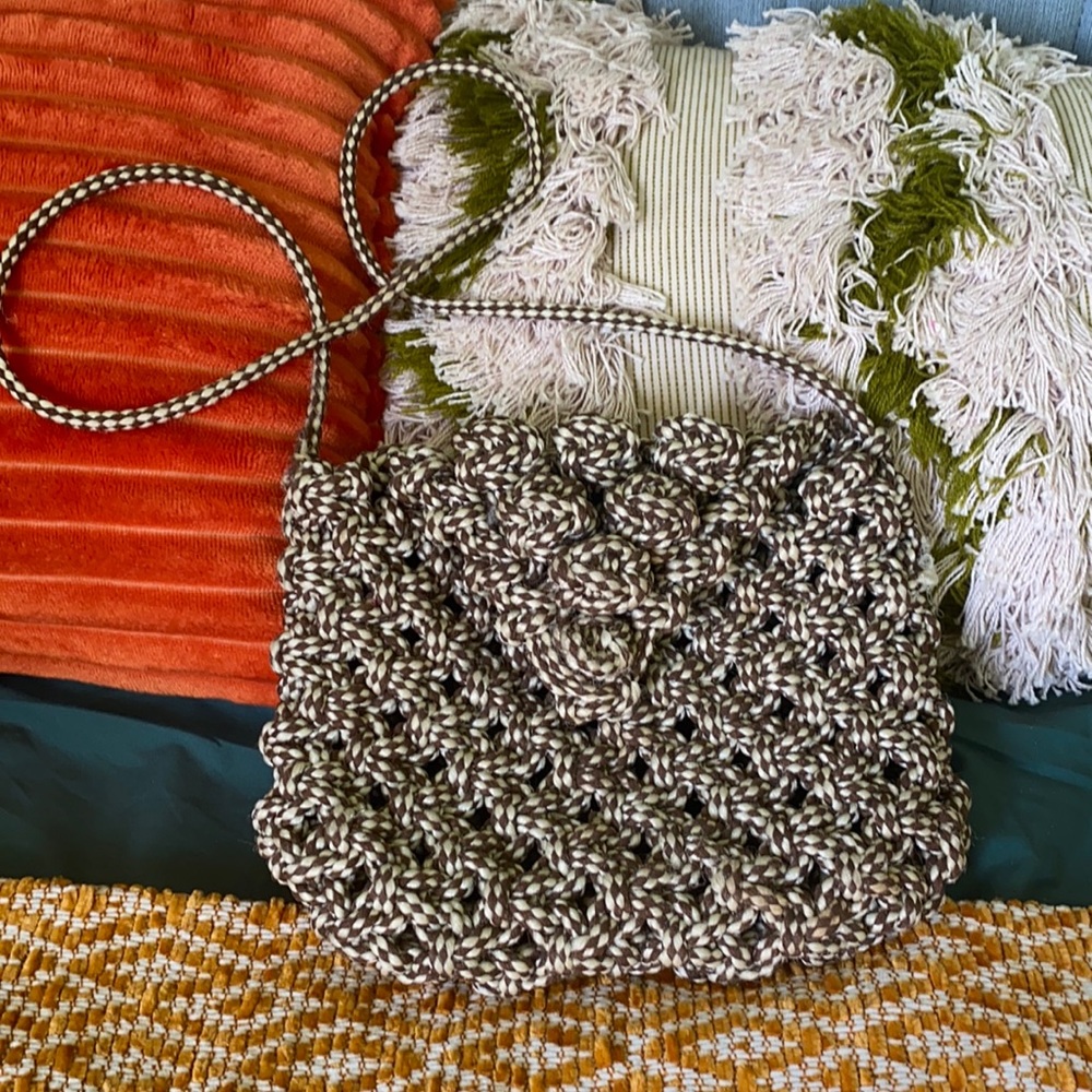Vintage 70s boho knit crochet brown cream bag